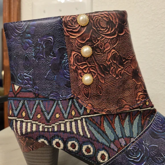 Stylish Multicolor Ankle Boots NWOT - Picture 3 of 7